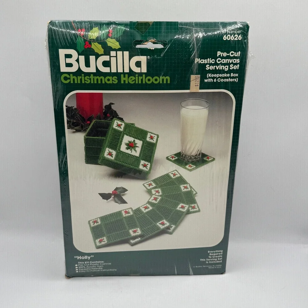 Bucilla Plastic Canvas Kit Green Christmas Holly Serving Set 60626